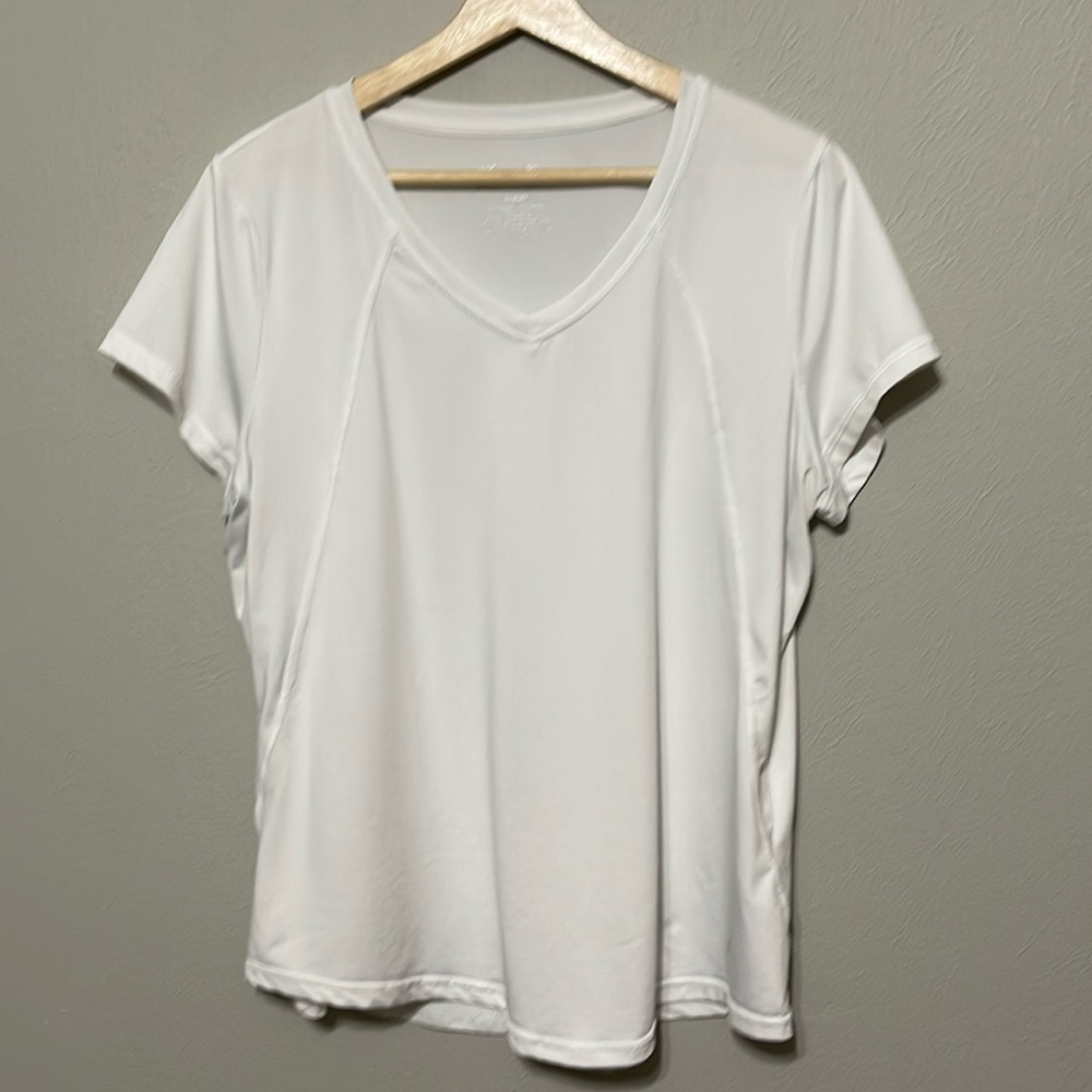 XERSION essential performance Short Sleeve Workout Shirt in white, Petite L